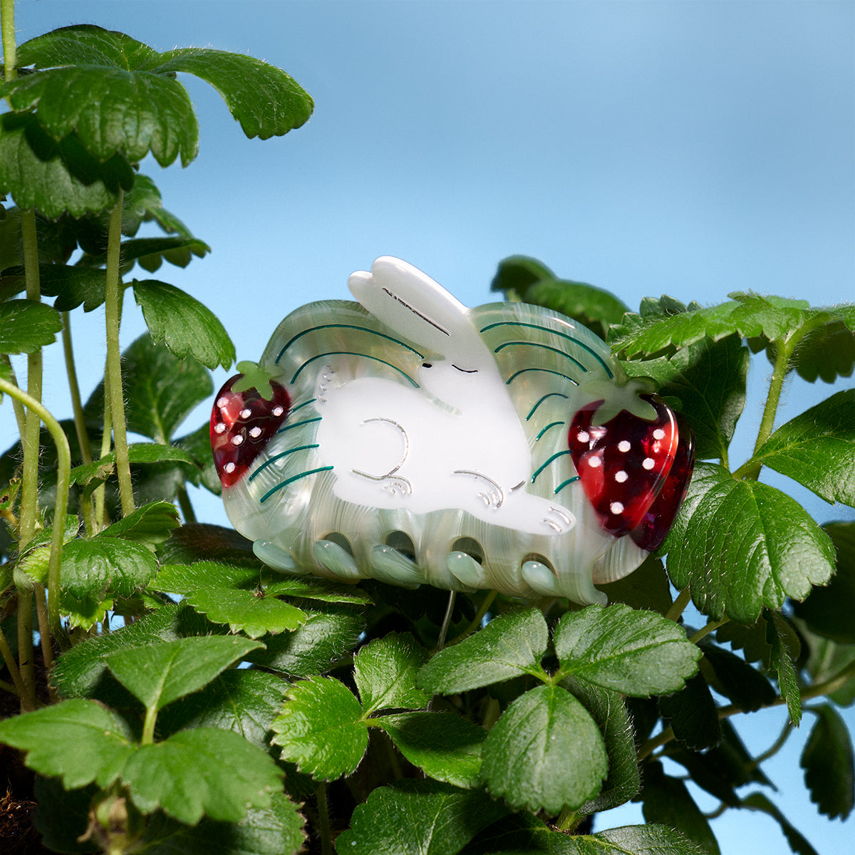 Strawberry Fields Claw
